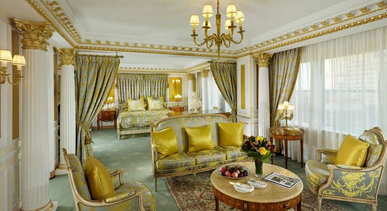 <p>A Towers Royal Suite, do hotel The New York Palace oferece a opulência do Palácio de Versalhes por R$ 33 mil diários</p>