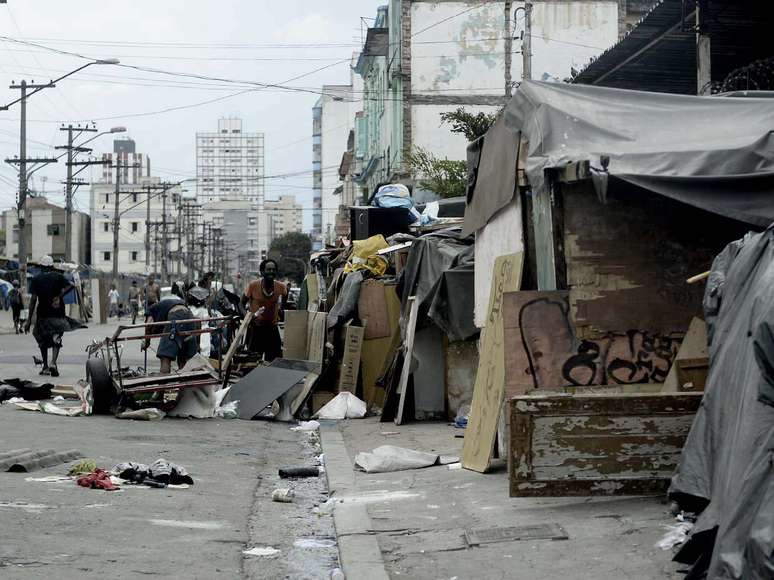 <p>Megaoperação da Polícia Militar, realizada em janeiro de 2012, retirou centenas de usuários de crack da região; pouco menos de dois anos depois, Cracolândia persiste inabalada no centro de São Paulo</p>