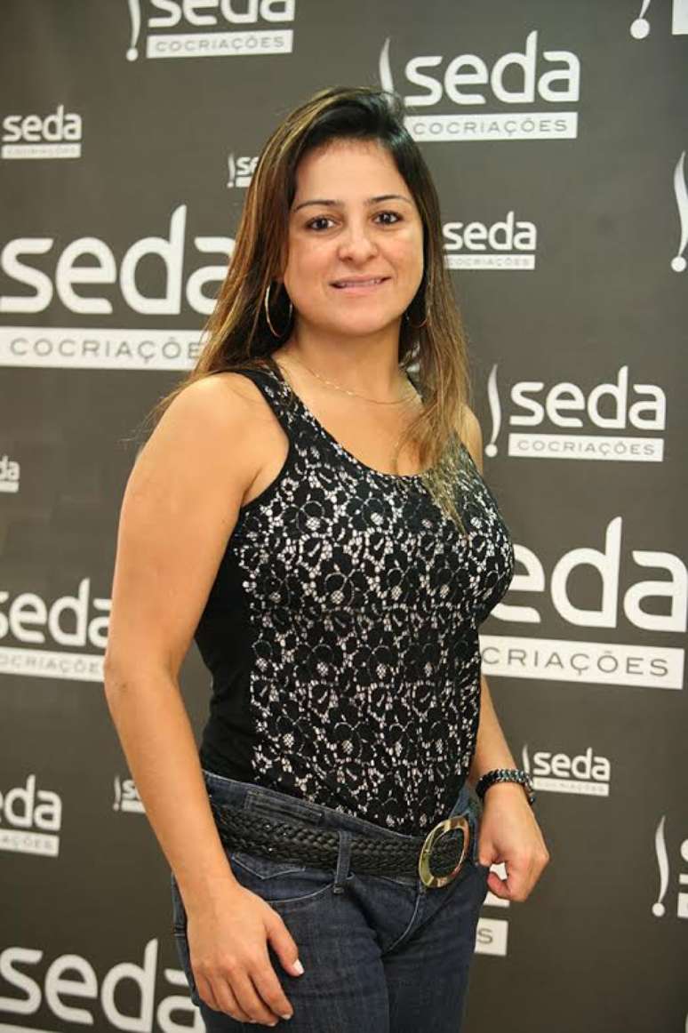 Renata chegou ao Tamba Sal&atilde;o Boutique com vontade de mudar completamente o visual cabel&atilde;o com luzes