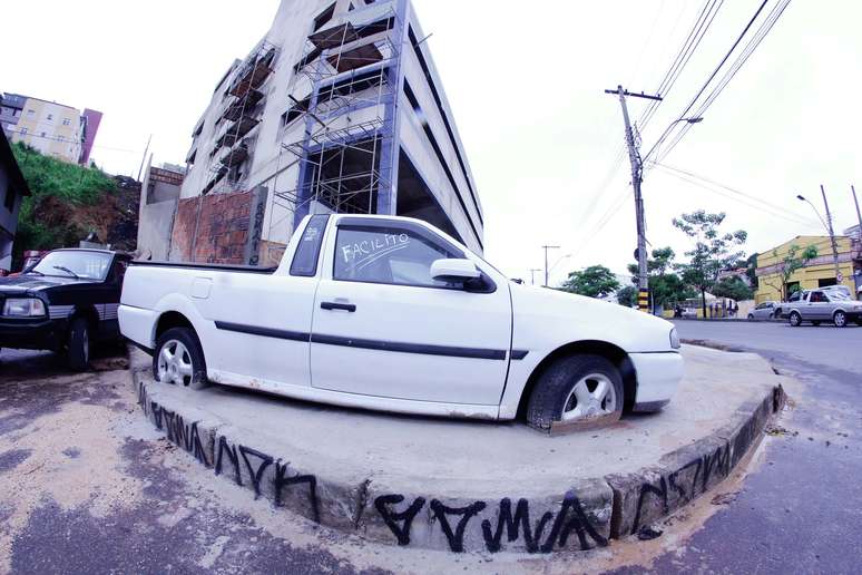 O ve&iacute;culo foi concretado na nova cal&ccedil;ada da rua Sebasti&atilde;o de Barros