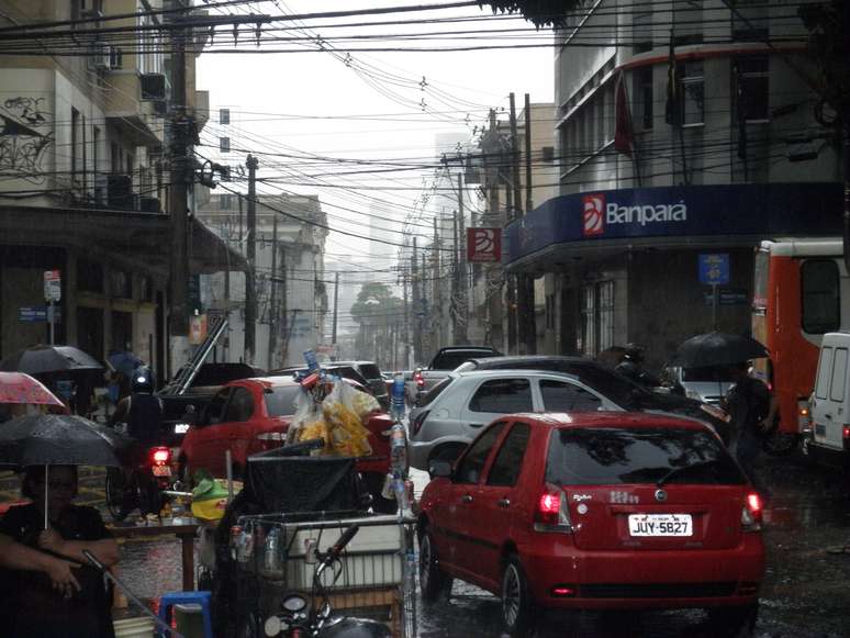 <p>Chuva forte atingiu a capital paraense na tarde desta quinta-feira</p>