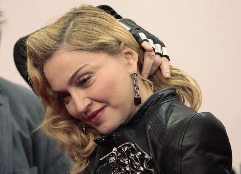 Cantora Madonna chega para promover sua &uacute;ltima academia Hard Candy Fitness, em Berlim. Com um faturamento de 125 milh&otilde;es de d&oacute;lares no &uacute;ltimo ano, Madonna &eacute; a mulher mais bem paga da ind&uacute;stria musical, superando com facilidade Lady Gaga e Taylor Swift, de acordo com ranking da revista Forbes. 17/10/2013.