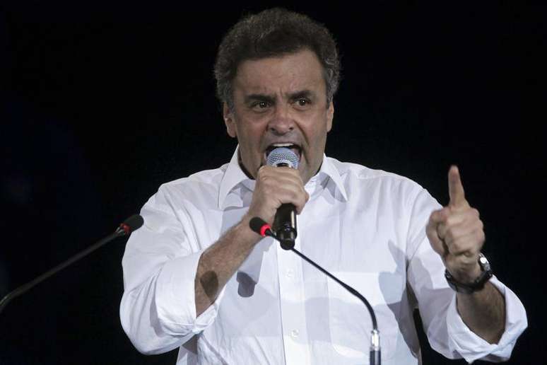 <p>Aécio Neves, durante convenção do PSDB em dezembro de 2012</p>