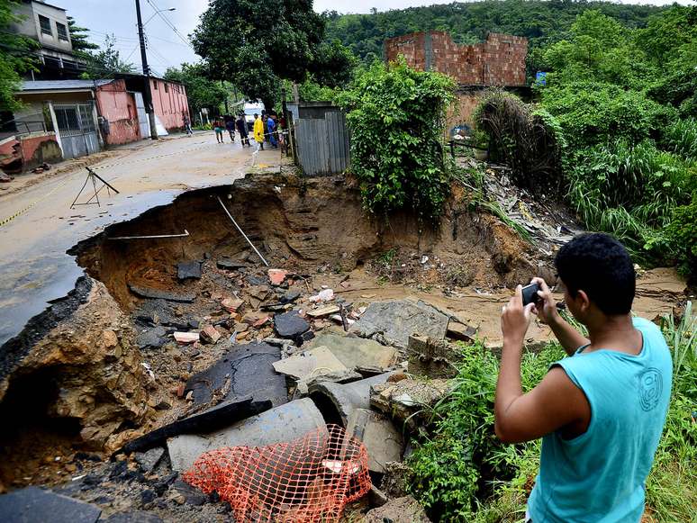 Outros bairros atingidos em Nova Igua&ccedil;u s&atilde;o Miguel Couto, Nova Era, Ouro Fino, Ouro Preto, Palhada, Planalto, Riach&atilde;o, Rosa dos Ventos, Santa Cec&iacute;lia, Tancredo Neves, Tinguazinho e Vila Zenith