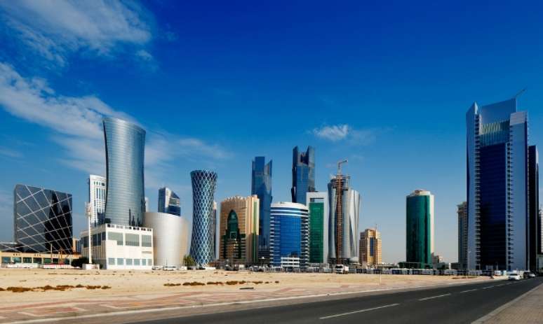 A principal cidade visitada por turistas no Qatar é sua capital, Doha. O país não tem muitas atrações turísticas, recebe mais empresários a trabalho