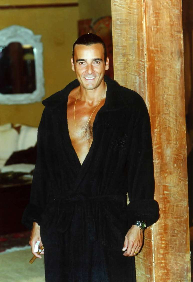 Alexandre Borges tem uma carreira de 20 anos na TV e afirmou que mesmo quando interpreta um papel ruim, tem profissionalismo para seguir em frente. No ar em 'Alem do Horizonte' como o apaixonado Thomaz, ele afirmou que nunca recusou um papel, apenas quando n&atilde;o tinha tempo para se dedicar a um outro trabalho