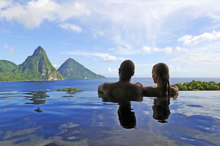 <p>Romântico, único e exclusivo são apenas alguns dos adjetivos que definem o Jade Mountain Resort da ilha caribenha de Santa Lúcia</p>