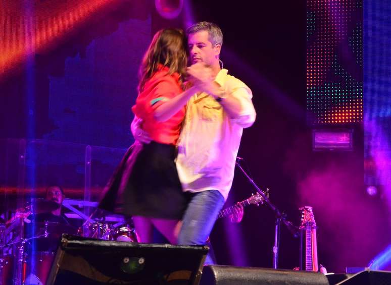 A dupla Victor & Leo cantou o CD 'Viva Por Mim' em show realizado em São Paulo, na noite da última quinta-feira (12). Os sertanejos também dançaram com fãs presentes no evento
