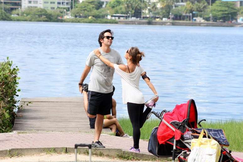 A atriz Fernanda de Freitas gravou ao lado de Bruno Mazzeo cenas da série 'Junto & Misturado', nesta sexta-feira (13), na Lagoa Rodrigo de Freitas, na zona sul do Rio de Janeiro