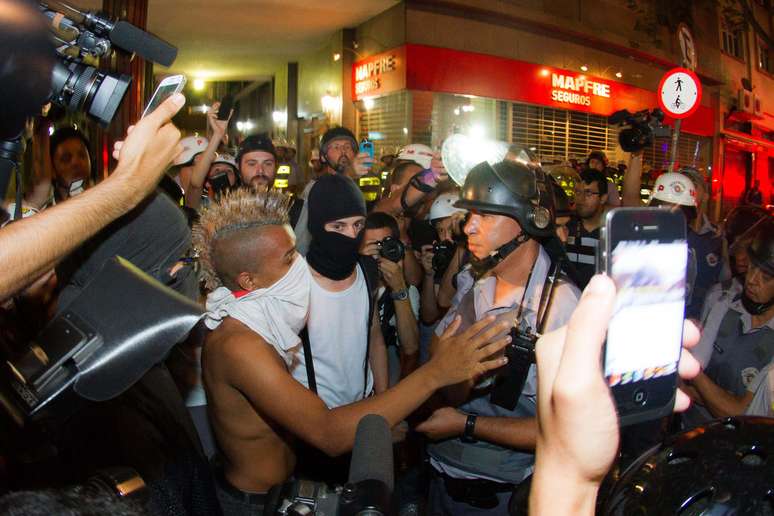 Manifestantes cobram também o julgamento de José Serra e Geraldo Alckmin