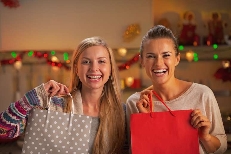 Ansiedade provocada pela chegada das férias e pela proximidade do Natal e do Réveillon deixa as mulheres mais permissivas às compras de final de ano e a um passo da compulsão