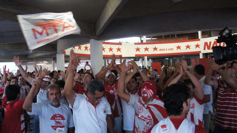 Militância do Movimento Transparência Alvirrubra começou a comemorar antes mesmo do anúncio oficial