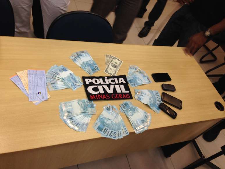 Pol&iacute;cia de Minas Gerais apresenta homem apontado como l&iacute;der da Gangue do Rolex