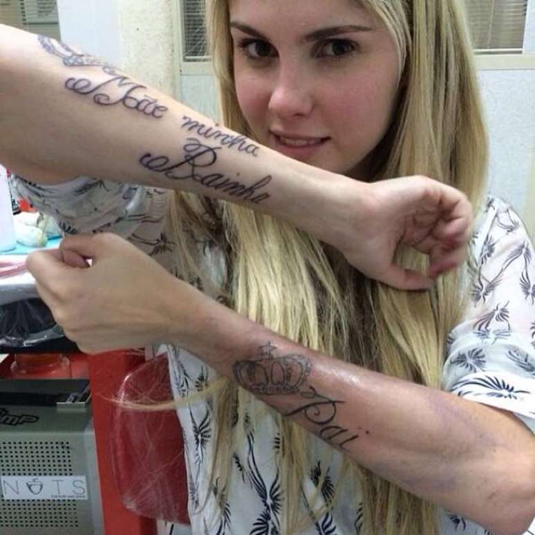 <p>Vencedora de A Fazenda após fazer a criticada tatto, processo transmitido em streaming para seus fãs</p>