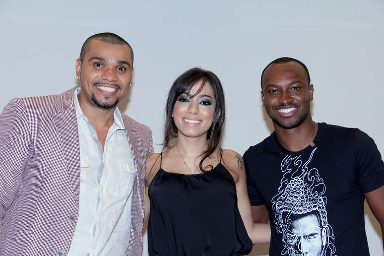 Anitta, Naldo e Thiaguinho participaram da coletiva de 'Sai do Chão', novo programa musical da TV Globo, nesta terça-feira (17), no Rio de Janeiro. Com direção geral de Luiz Gleiser, a atração terá os três músicos como apresentadores, além de Jorge & Mateus e Luan Santana