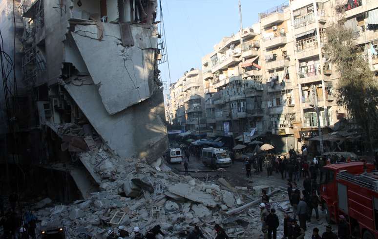 <p>Imagem de arquivo mostra cena de outro bombardeio &agrave; cidade de Aleppo</p>