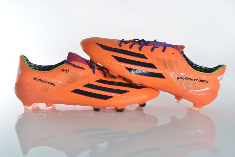 <p>Trecho do hino atleticano est&aacute; na chuteira de Leonardo Silva</p>