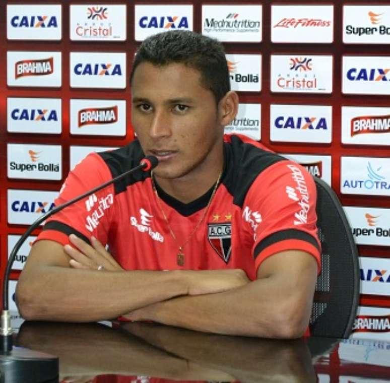 Pedro Bambú fica no Atlético-GO por mais três anos