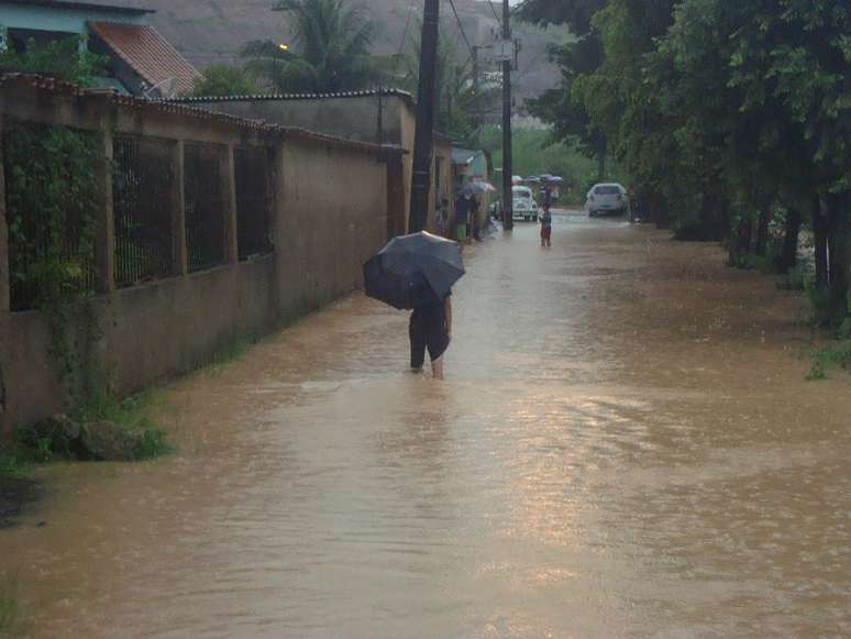 <p>Chuva provocou alagamentos em diversas cidades capixabas, como Cariacica</p>