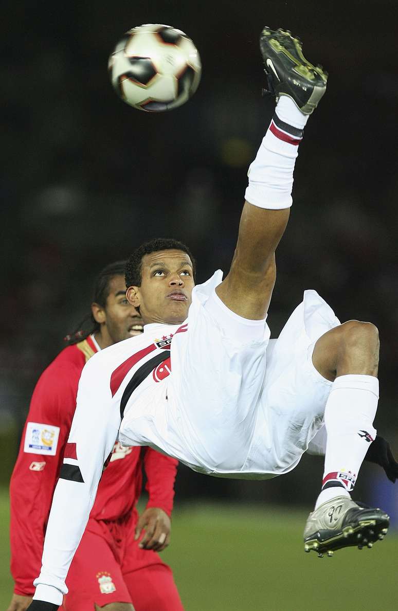 <p>Edcarlos, campe&atilde;o mundial pelo S&atilde;o Paulo, pode ser anunciado a qualquer momento</p>
