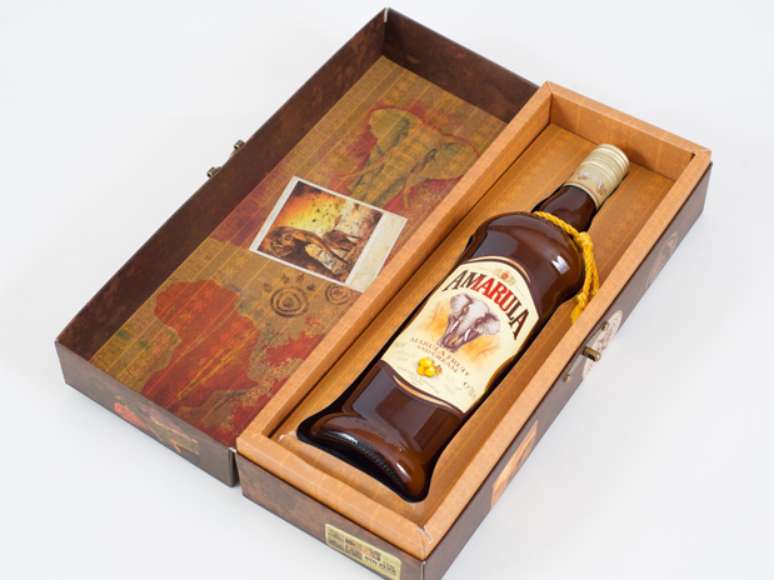 Edição limitada do licor Amarula, que acompanha uma caixa vintage com os elementos da marca. Por R$ 74,90
