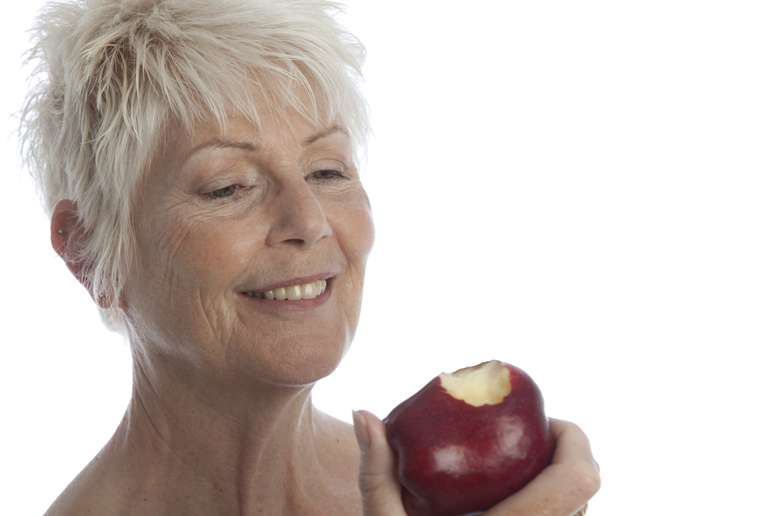 Em uma corrida de frutas a maçã está ganhando. O que acontece se