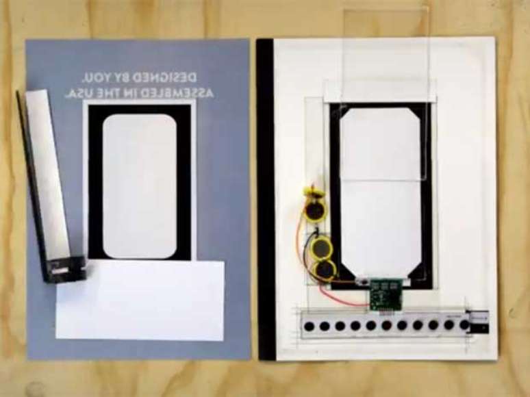 Anúncio tem pequenos componentes eletrônicos