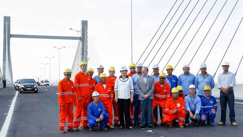 <p>Dilma participou nesta sexta-feira da inauguração da BR-448, conhecida como rodovia do Parque, em Canoas (RS)</p>