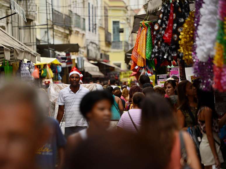 Confiança do comércio caiu 1,7% no mês passado, segundo a CNC