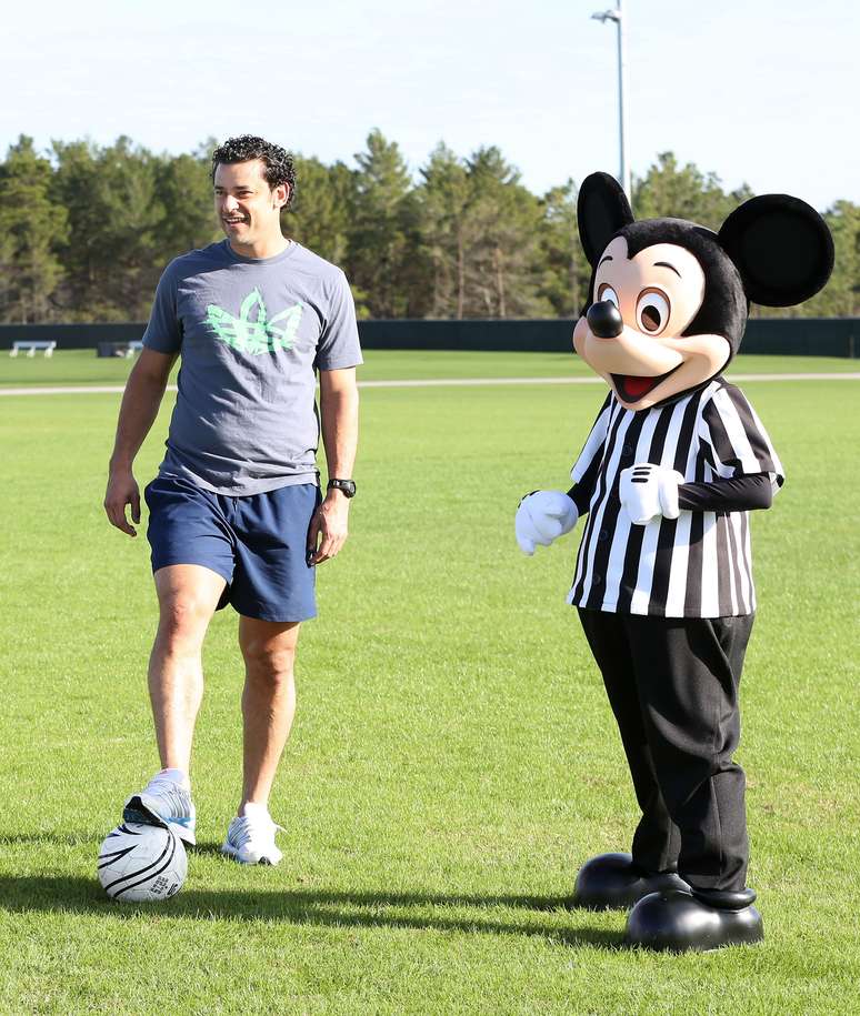 Jogador segue rotina diária de treinos no complexo Disney