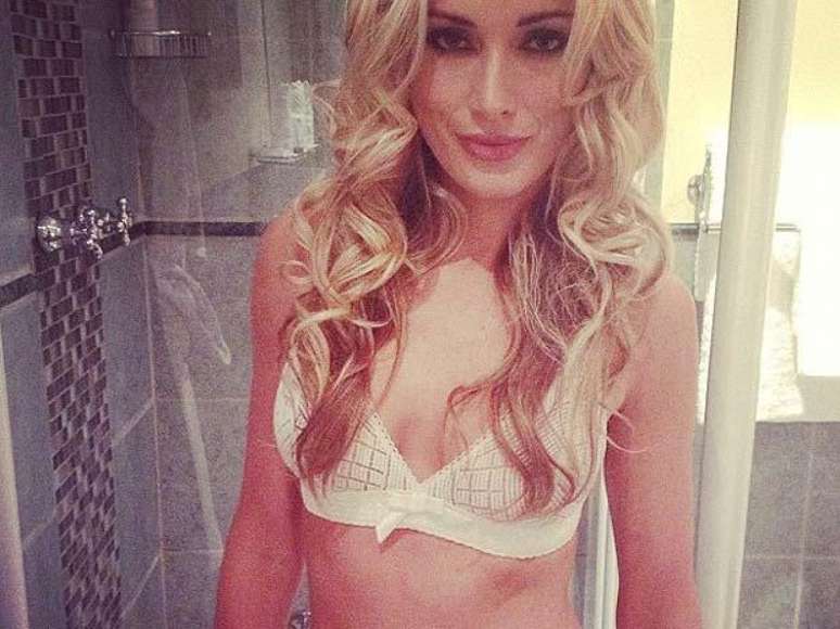 14/02 - Reeva Steenkamp - Namorada do paratleta Oscar Pistorius