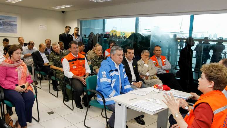 <p>Presidente Dilma Rousseff participoi de reunião de coordenação após sobrevoo das áreas atingidas pela chuva no Espírito Santo</p>