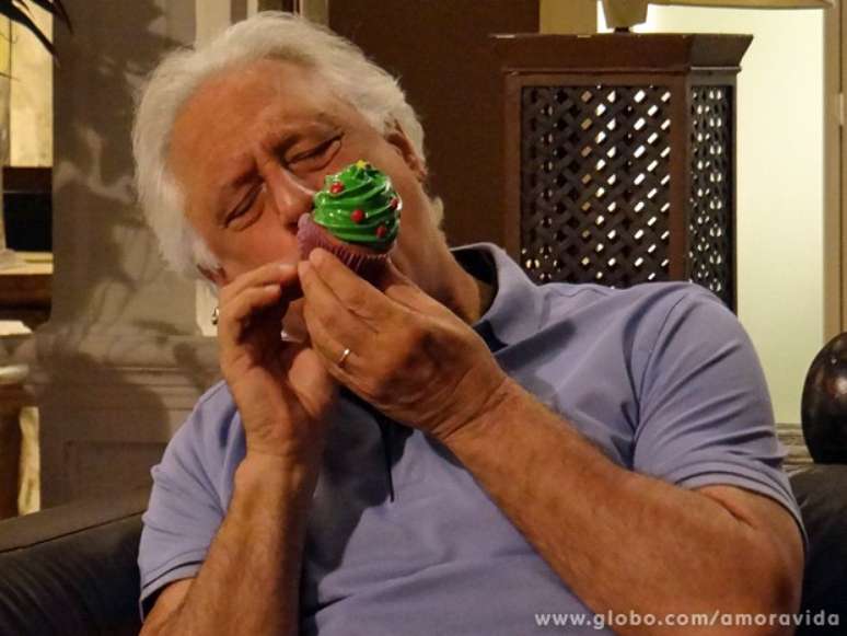 C&eacute;sar come bolinhos de Aline