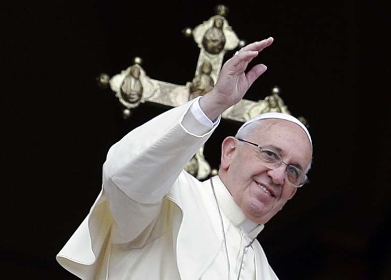 O Papa fez os pedidos pela paz no balcão central da Basílica de São Pedro, o mesmo local a partir do qual cumprimentou os fiéis no dia 13 de março, após sua eleição ao trono de Pedro