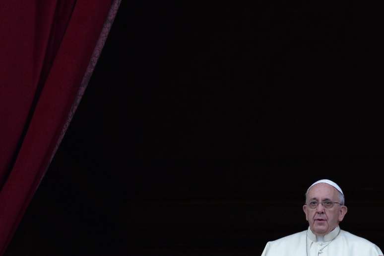 <p>Papa celebra a missa Urbi et Orbi no Vaticano</p>
