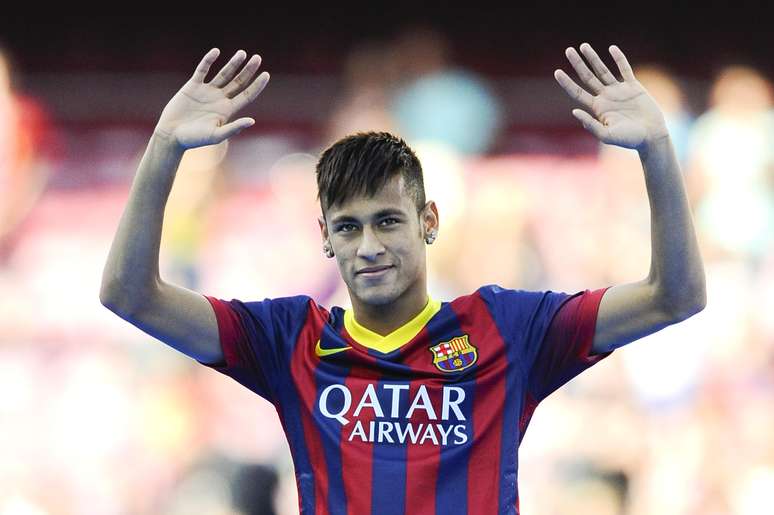 <p>Barcelona pagou 40 milh&otilde;es de euros como comiss&atilde;o &agrave; fam&iacute;lia de Neymar</p>