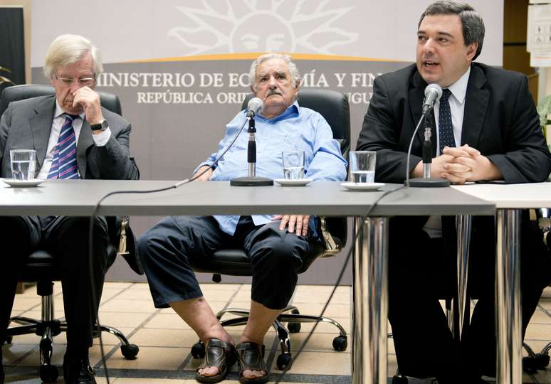 Da esquerda à direita: Danilo Astori, José Mujica e o novo ministro da Economia do Uruguai, Mario Bergara