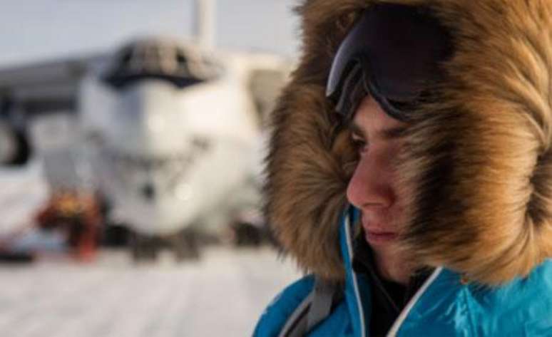 <p>Parker Liautaud esquia 10 horas por dia com uma bagagem de 82 quilos&nbsp;colhendo&nbsp;amostras para estudos sobre as mudan&ccedil;as clim&aacute;ticas.</p>