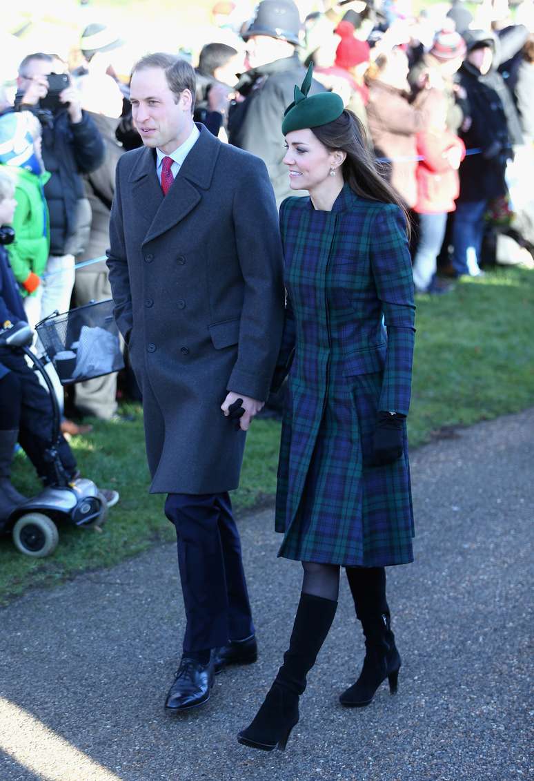 <p>Kate Middleton e Príncipe William durante evento de Natal</p>