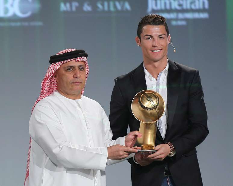 <p>Cristiano Ronaldo ganhou o pr&ecirc;mio Globe Soccer como melhor jogador de 2013, em Dubai</p>