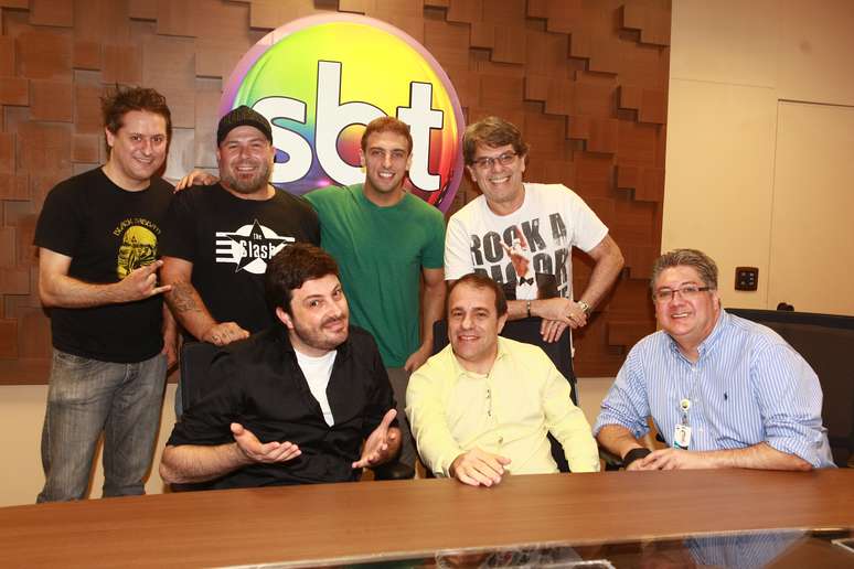 Marcos Kleine, Mingau, Léo Lins, Róger, Danilo Gentili , Fernando Pelegio e Leon Abravanel durante reunião no SBT 