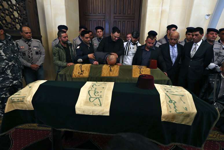 Mohamad Chatah foi enterrado em Beirute, em um funeral marcado por fortes críticas ao partido xiita