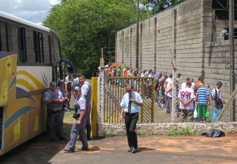 <p>Dos 46 presos beneficiados pelo indulto de Natal, quatro assumiram a posse das drogas encontradas em ônibus, e foram encaminhados para delegacia em Marília</p>