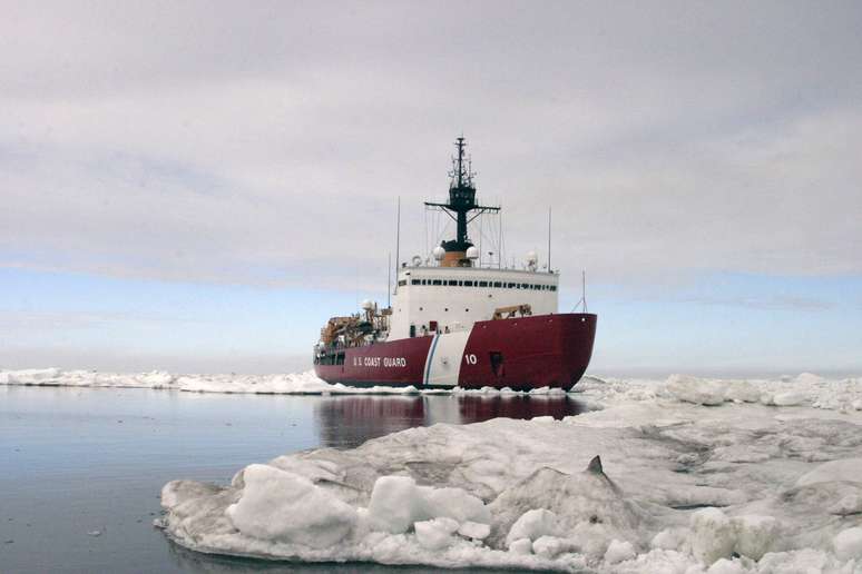 Polar Star, embarcação americana que ajudará a resgatar navio russo e quebra-gelo chinês