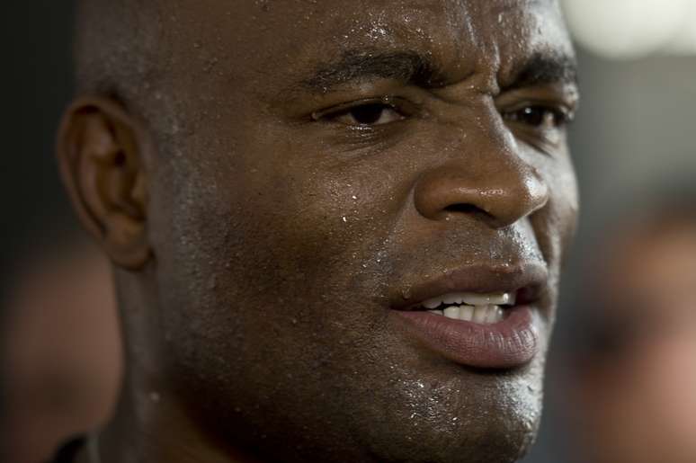 <p>Anderson Silva quer privacidade e só tem se manifestado para agradecer e pedir desculpas</p>