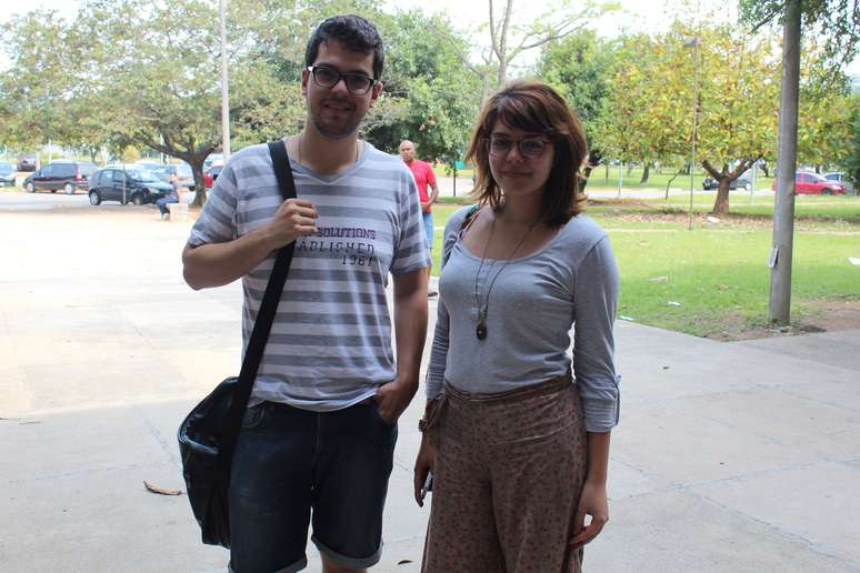Candidato ao curso de Farm&aacute;cia, Tiago Trigoni Pascon, 24 anos, achou a prova de Ingl&ecirc;s bem honesta. Era s&oacute; saber traduzir. Gostei de Qu&iacute;mica, tamb&eacute;m.  J&aacute; Isadora Donnini Rodrigues, 17 anos, disse ter gostado da prova de Geografia. Hoje foi um dia bem mais cansativo que ontem, mas tenho esperan&ccedil;a de que meu melhor dia seja amanh&atilde;, analisou, ela que busca vaga em Letras