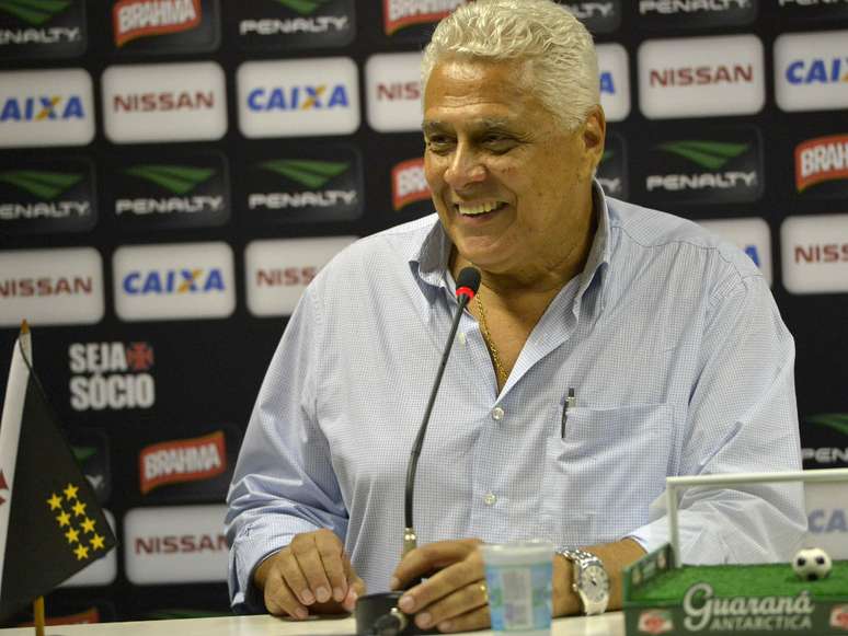 Roberto Dinamite explicou situação com patrocinadora do Vasco