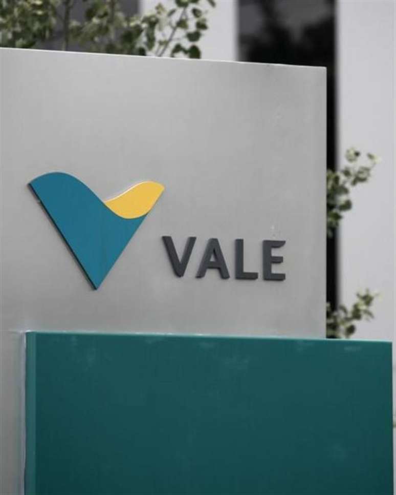 Logotipo da Vale em seu escritório central de vendas em Saint-Prex, perto de Genebra. A Vale informou que suspendeu a partir desta segunda-feira a declaração de força maior em uma série de contratos de minério de ferro, após as chuvas no Sudeste do Brasil terem prejudicado o transporte da matéria-prima do aço. 04/06/2012