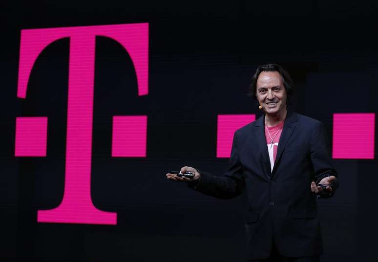 CEO da T-Mobile, John Legere, teria sido expulso da festa da AT&T na CES