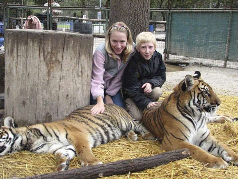 De acordo com a publicação, o zoológico argentino, aberto em 1994 com "pouco mais que alguns macacos", se tornou uma atração turística famosa com uma prática suspeita: permitir que visitantes tirem fotos dentro das jaulas de animais selvagens "inofensivos por serem dóceis"